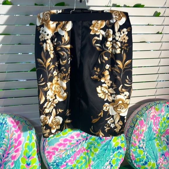 WHBM satiny feel black skirt with baroque floral sides - Picture 3 of 6